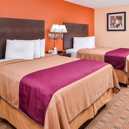 Americas Best Value Inn-Ellsworth Экстерьер фото